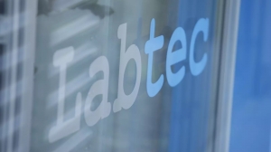 Tesa verkauft Tesa Labtec an Adhex Pharma -